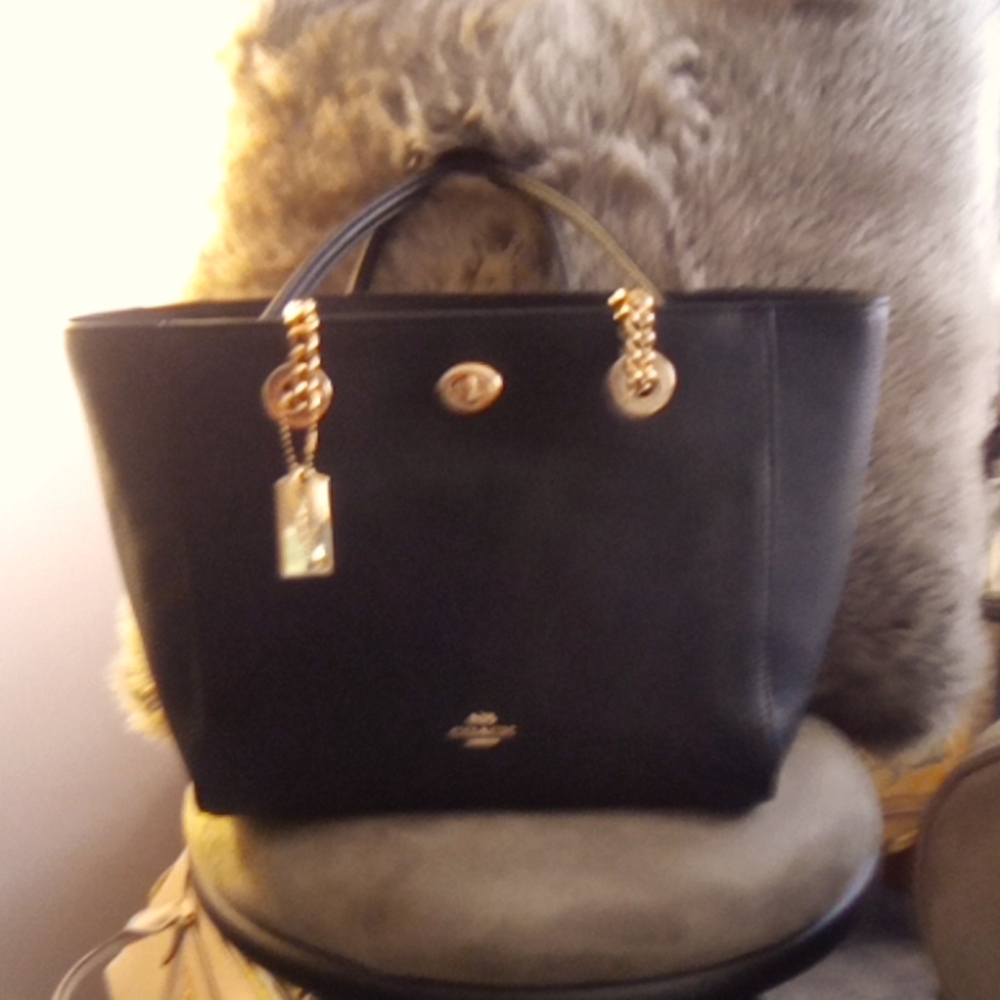 COACH HANDBAG